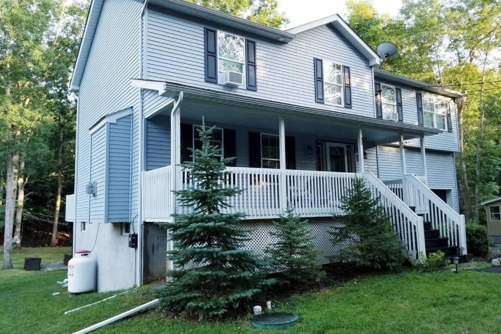 *Amenity-Filled Waterfront Oasis @Saw Creek Estates Near Waterfalls And Hiking* East Stroudsburg Exterior photo