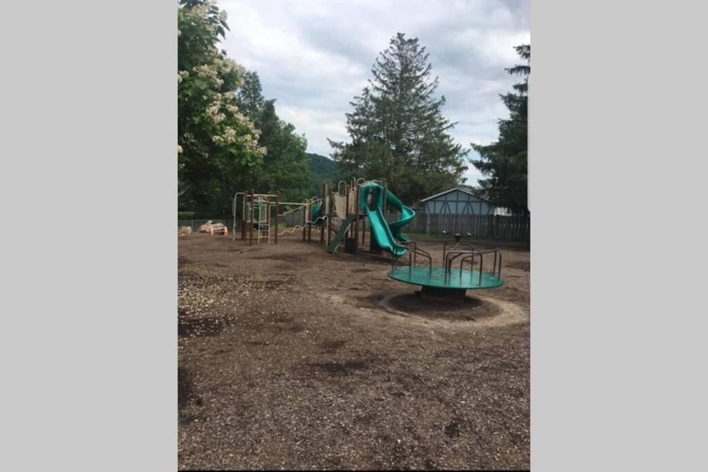 *Amenity-Filled Waterfront Oasis @Saw Creek Estates Near Waterfalls And Hiking* East Stroudsburg Exterior photo