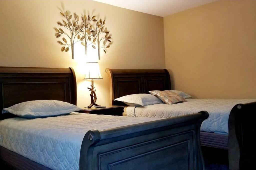 *Amenity-Filled Waterfront Oasis @Saw Creek Estates Near Waterfalls And Hiking* East Stroudsburg Exterior photo